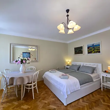 Seven - Two-bedroom 公寓 罗维尼