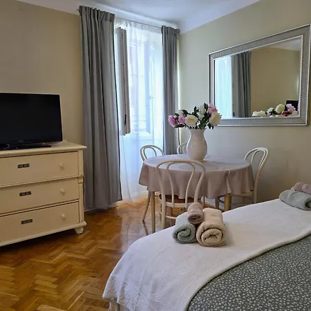 Seven - Two-bedroom Daire