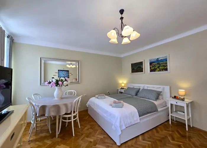 Seven - Two-bedroom Διαμέρισμα Ρόβινι